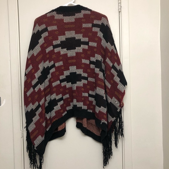 Forever 21 Open Poncho - Picture 3 of 4